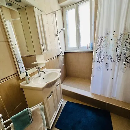 Lulu 2 Apartment